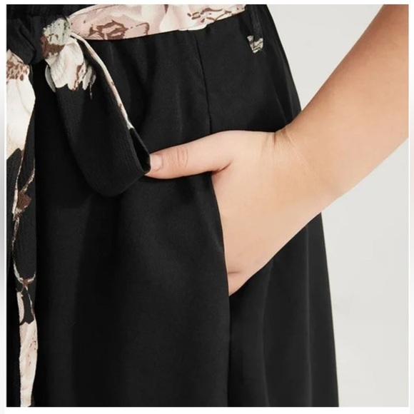 BloomChic Plus Size 2XL Black Floral Printed Pocket Surplice Belted Midi Dress - Picture 4 of 6